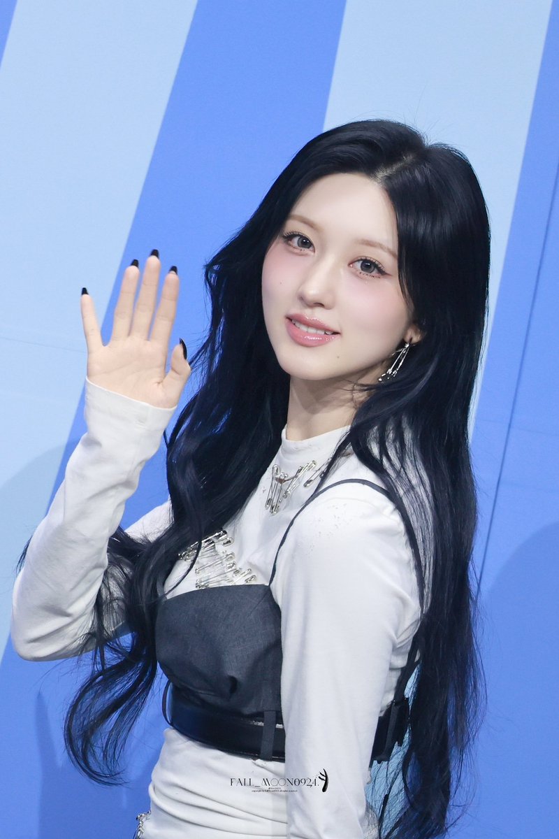 fallmoon tweet media