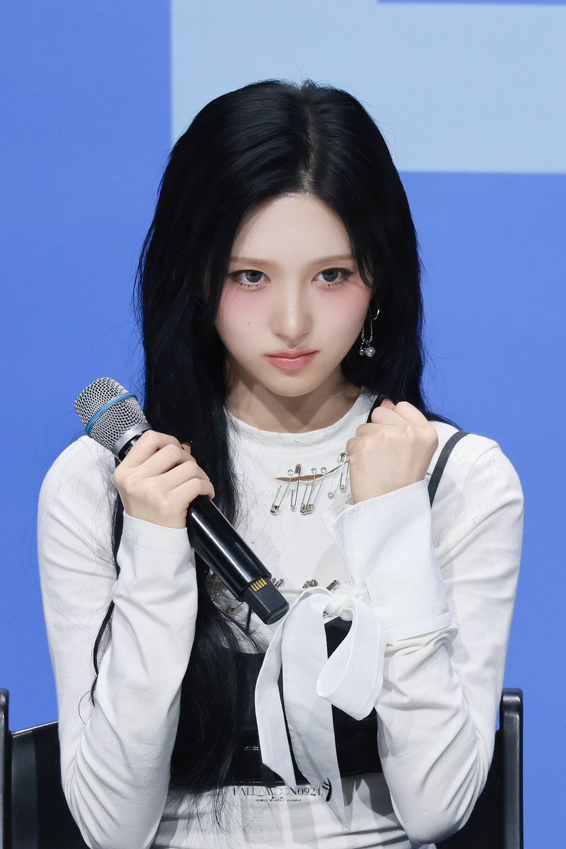 fallmoon tweet media