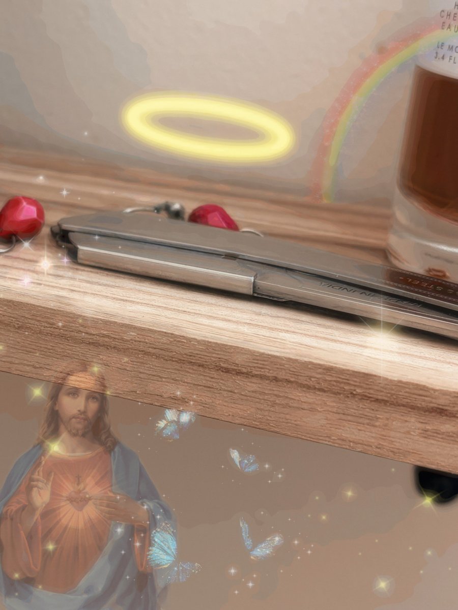 chat i told the bf about my relapse and not only does he not get mad at me.... he didn't hide the blade ....
is this .. a sign from god 🤩🤤