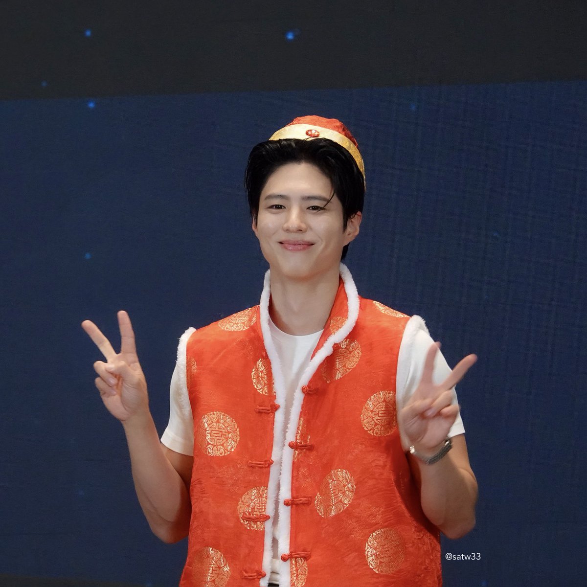 satw33's tweet photo. 260214 Park Bo Gum 2026 Season’s Greetings 팬사인회 in Guangzhou

新年快乐 ， 恭喜发财 

#박보검 #PARKBOGUM
#SEASONSGREETINGS
#보검이륙 #보검이륙inGUANGZHOU @BOGUMMY https://t.co/hERF6ERxsp