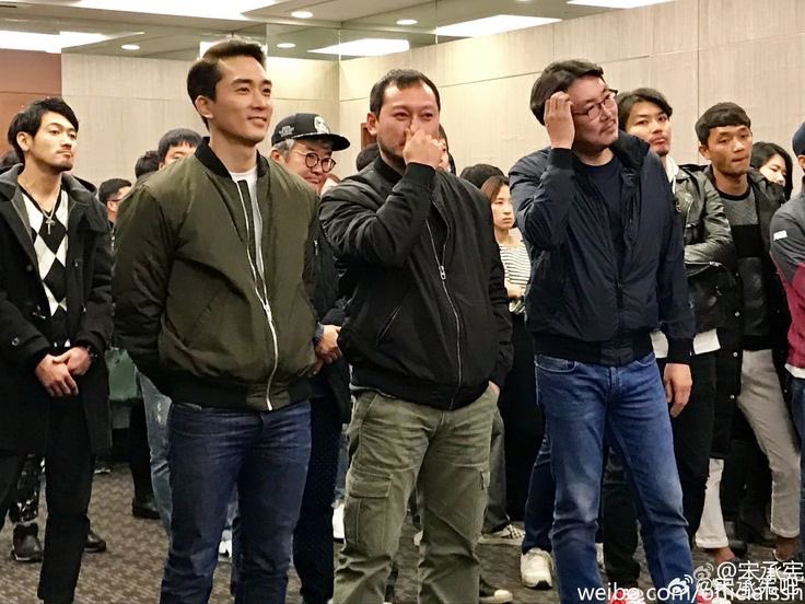 BlackSoNGSH's tweet photo. From the set of the movie #manofwill.
When @SongSH read the script,he was surprised and told the director,"I'm beating up everyone in the cast!”😳Thankfully, you're the one doing the beating,not the one getting beaten🙃 #SongSeungHeon
#송승헌 #ソンスンホン #宋承憲 https://t.co/VreqhtQbDF