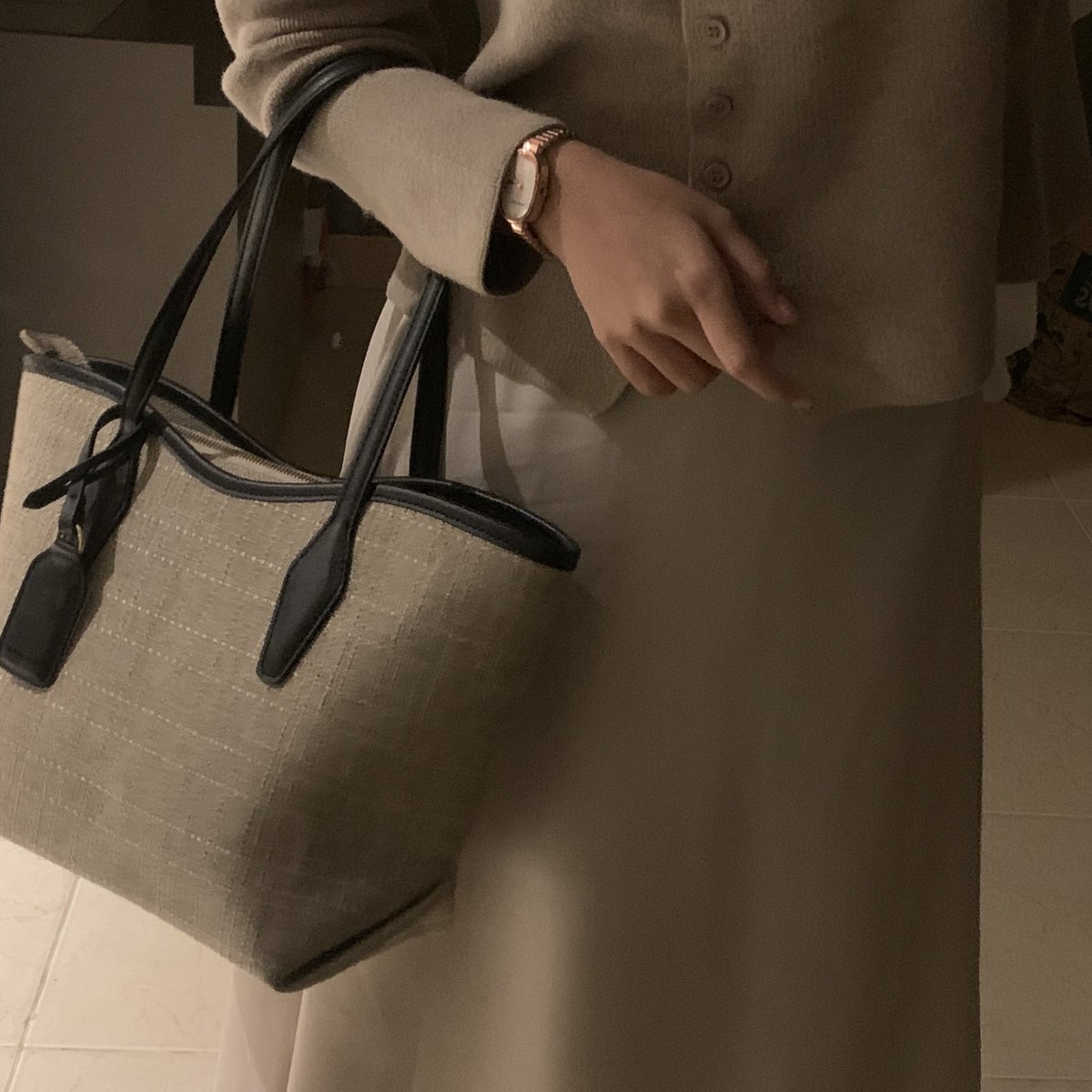 geevvoni's tweet photo. my fav jam tangan karena cocok banget buat yang pergelangan tangan kecil! pakai ini udah hampir setahun dan lumayan banyak yang notice katanya cantik jamnya 😆🤍

jam (beige): https://t.co/d5OzFBeNdM https://t.co/TR1Ktj59qZ
