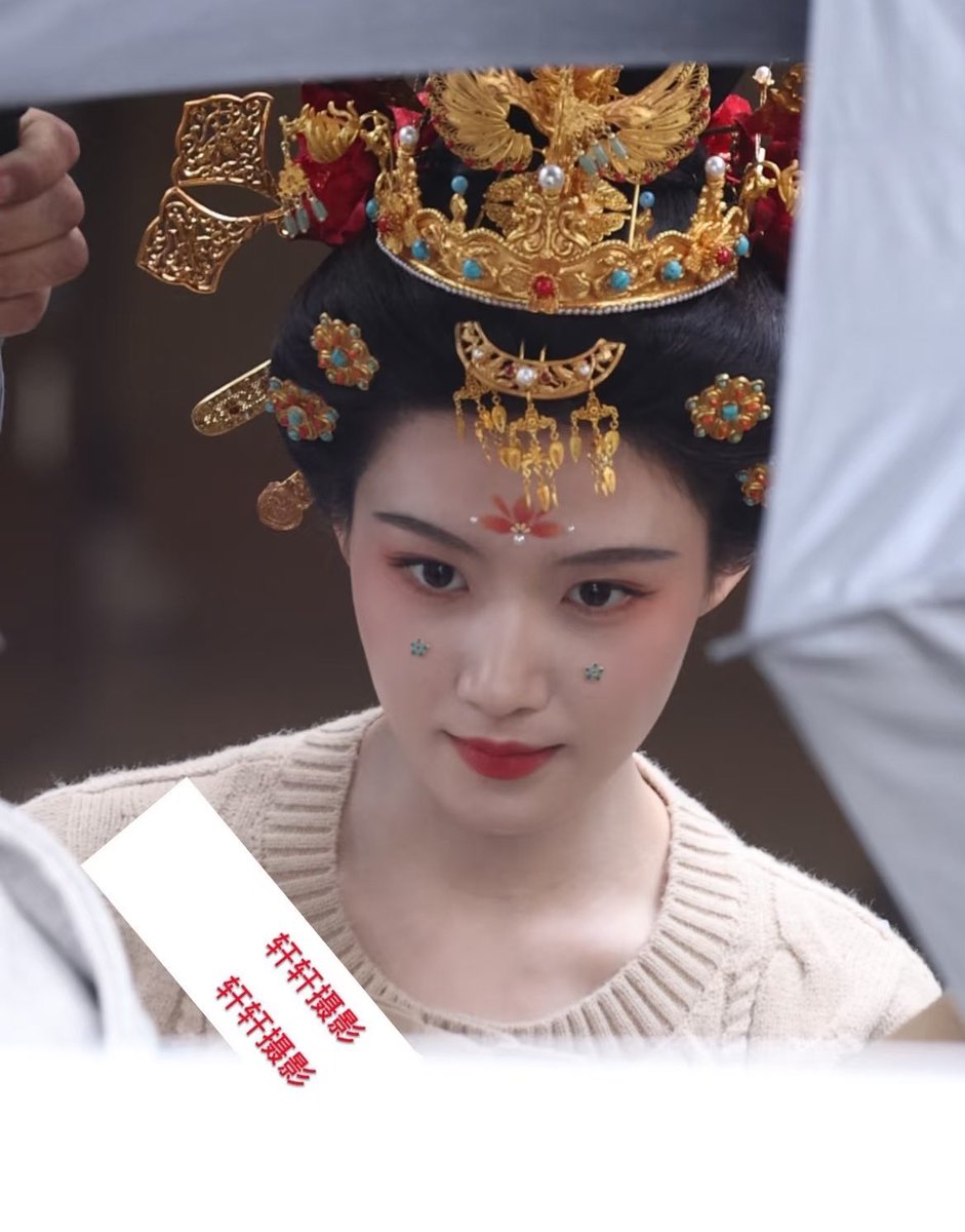 from a little thief to the young bride of the xie family 🥹

#LuYuXiao #DancingWithTheTide
