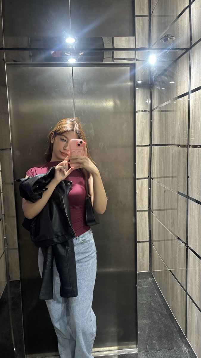 Gm gm CT ☀️ 
how are y’all morning going so far !? 
i just actually woke up a few minutes ago and wow it’s so hot and sunny out here 
#Crypto