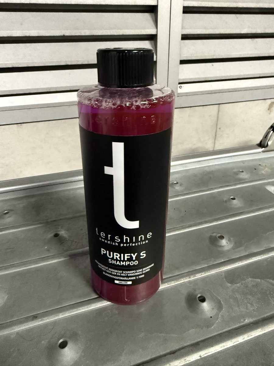 AlohaJapan71407's tweet photo. #tershine #AlohaDetailingJapan #純水洗車 #神奈川県 #大和市 #中央林間 #洗車バカ #洗車しようぜ #洗車ケミカル #洗車 初めて使ったtershineピュリファイセラミックシャンプー👍🏻👍🏻 https://t.co/FeHQryEOnt