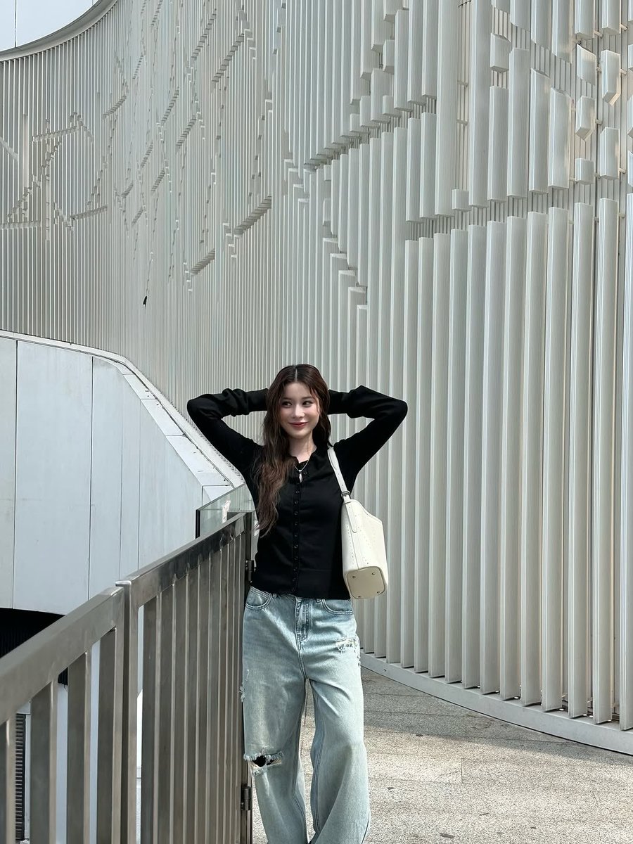9779s_THFanbase's tweet photo. [25.02.2026] Supassra_sp IG Post 

"LOOP BAG IS BACK! 27 FEB (12:00) @.rallymovement 💌✨😳"

 🔗: https://t.co/vTXYlgV5vn

(1/3)✨
#supassra_sp #เก้าสุภัสสรา 
#RallyLoopBag 
 #RallyMovement https://t.co/TipDTuLDcM