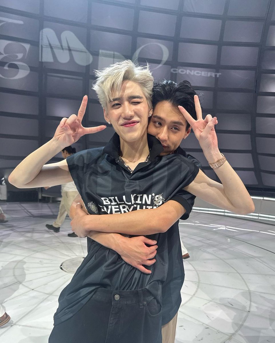 เห็นเสื้อ Billkin’s Everything ผ่านหน้าทลทีไรแล้วนึกถึงแต่สิ่งนี้