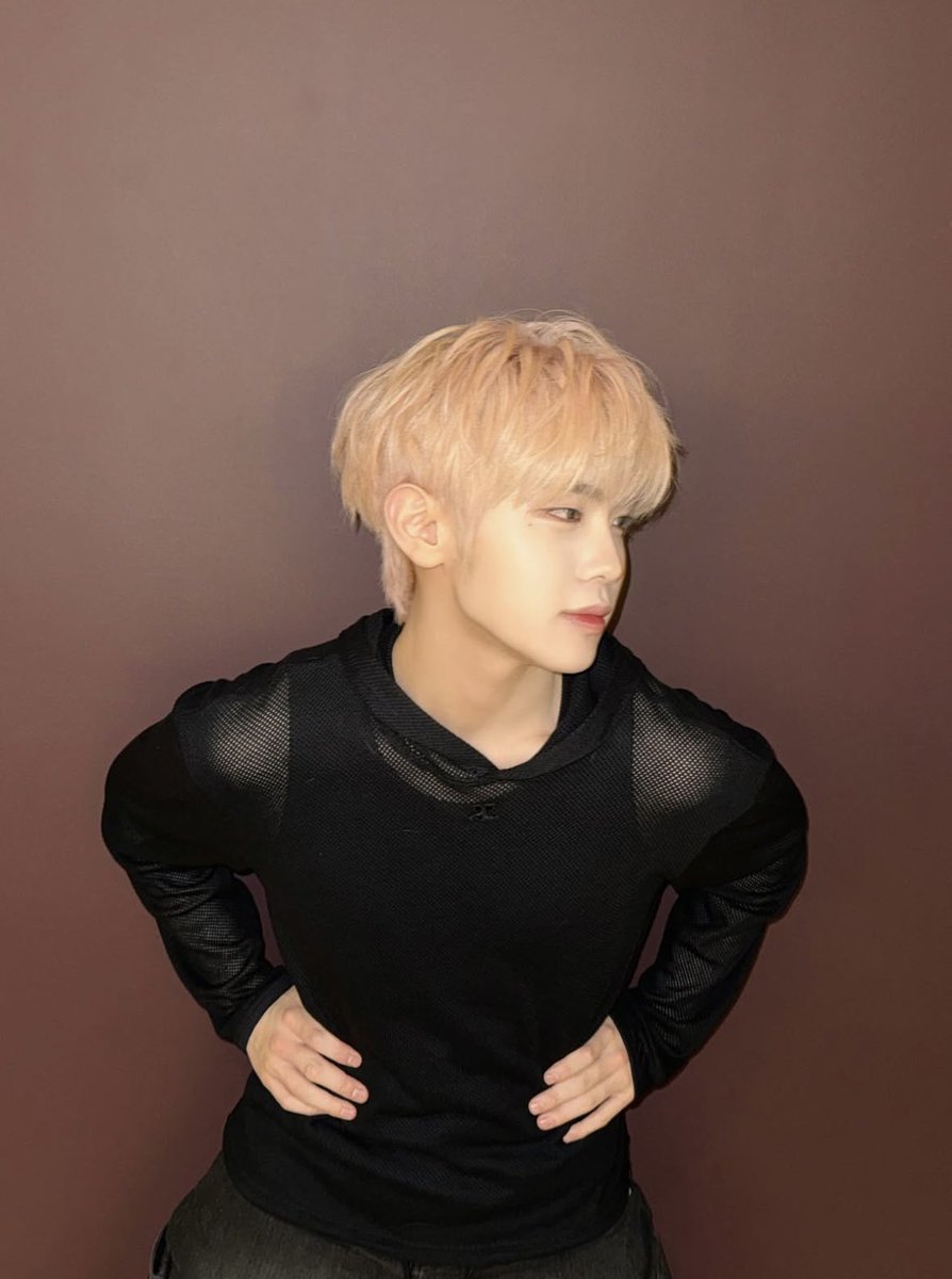 なんですかねこのハレンチな服は(え？)