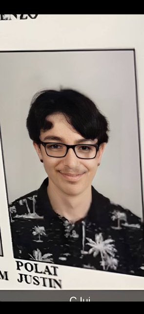 🇫🇷 | Esta es Lorène, de 15 años, que hace 10 meses fue asesinada 57 puñaladas en el instituto Notre-Dame-de-Toutes-Aides de Nantes.

El sospechoso, Justin Adar Polat, es de origen turco y escribió un manifiesto de extrema izquierda sobre el "ecocidio globalizado" antes del