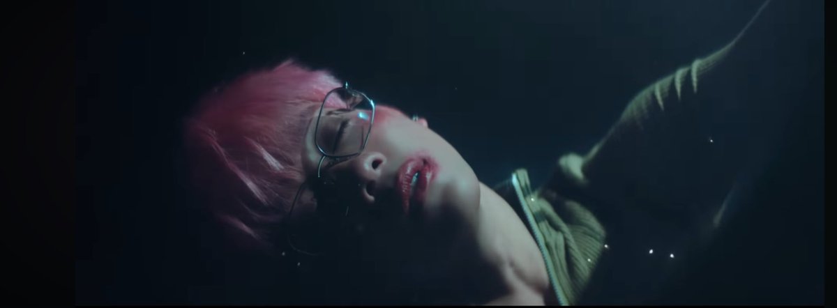 ออตโต้มันเก่งหว่ะ เมนเต้นที่เรื่องร้องคือเพอร์เฟคมาก  ที่พีคกว่าที่เคยเห็นมา คือด้านการแสดง โต้มันทำได้ดีมากเลยนะ เรื่องของสีหน้า การแสดงออก ชอบตอนลอยคัวอยูาในกล่องสี่เหลี่ยมอะ คือดีมาก #OTTOsippavitch #DICE_แค่อกยังไม่เท่าไหล่_MV