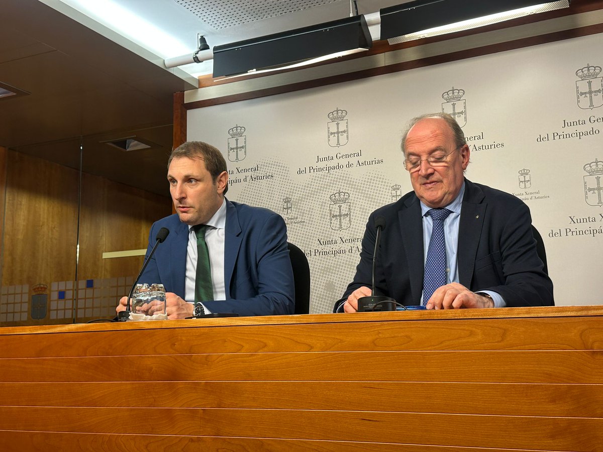 FOROAsturias's tweet photo. ❌@AdrianPumares acusa al PSOE de ignorar los informes de la Sindicatura de Cuentas y lamenta que la Alcaldesa de Avilés se niegue a dar explicaciones en la @JuntaAsturias. 

👉Reprocha a los cargos del PSOE su estrategia de desprecio al Parlamento, negándose a comparecer.

🗣️“Pedimos a Mariví Monteserín que, para no colaborar al descrédito de las instituciones, recapacite y traslade una fecha para venir a comparecer”.

ℹ️👉https://t.co/aVWkK3SNpZ