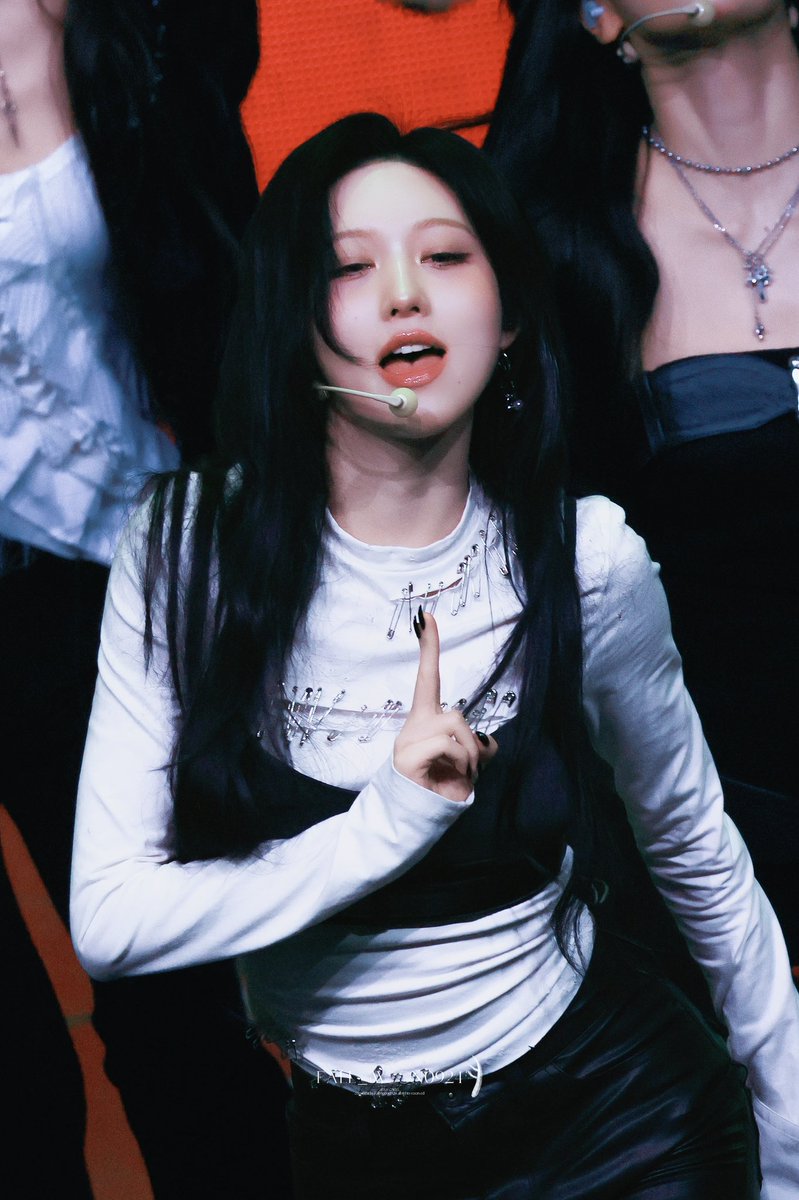 fallmoon tweet media