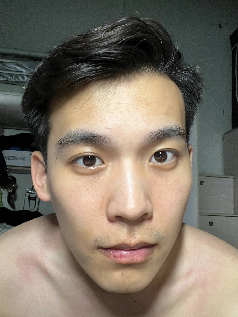 SimonShadowLee's tweet photo. 探探 自以为很帅的直男

重庆大学
#直男
#探探 https://t.co/Oe9Rzx4Mum