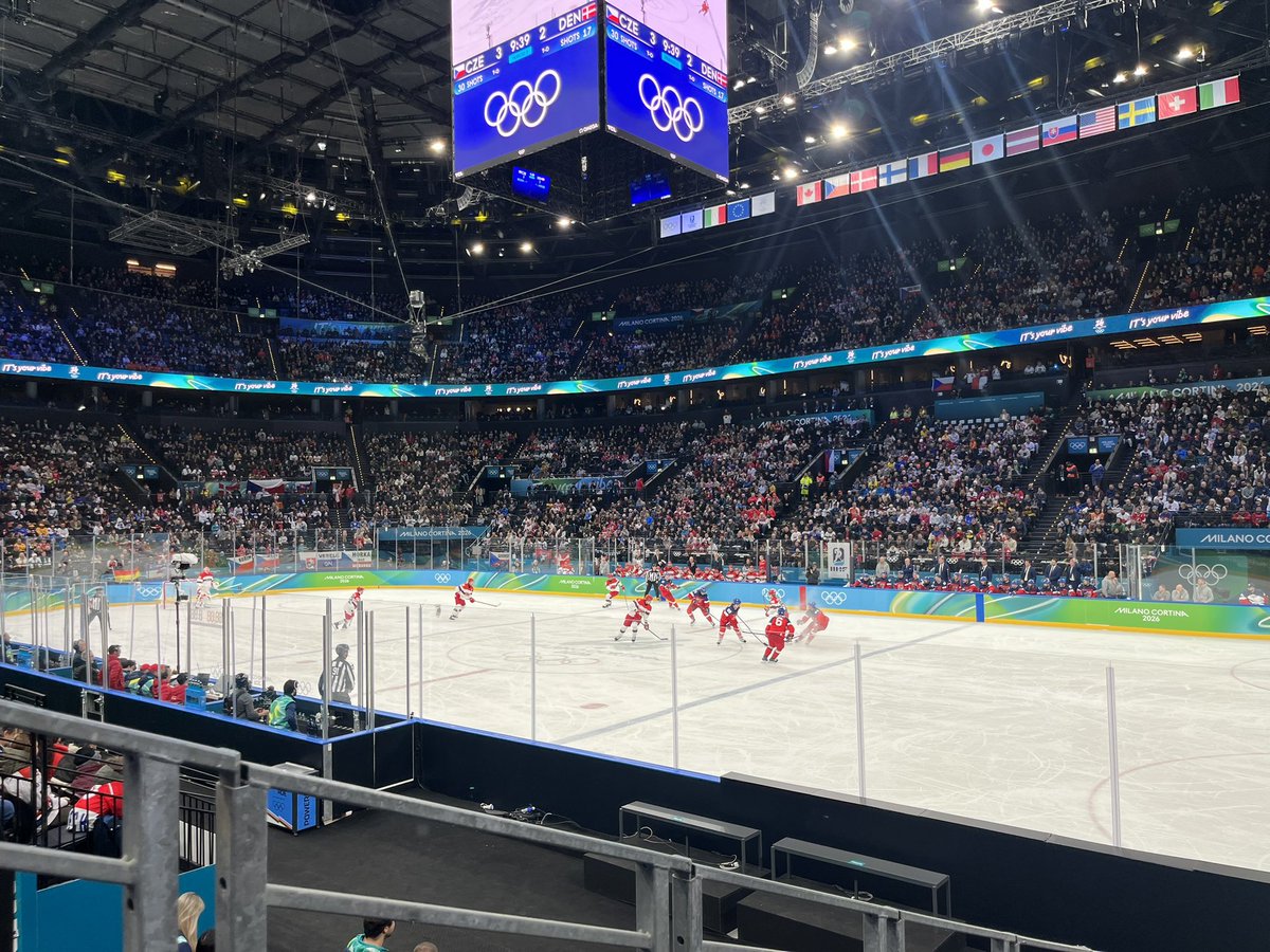 egbert_baarsma's tweet photo. Tsjechië 🇨🇿 - Denemarken 🇩🇰 3-2
Milano Cortina 2026: IJshockey 🏒 

Door deze overwinning ging Tsjechië door naar de kwartfinale, waarin het bijna verraste tegen Canada.
#groundhopping https://t.co/aNjfcZrme9