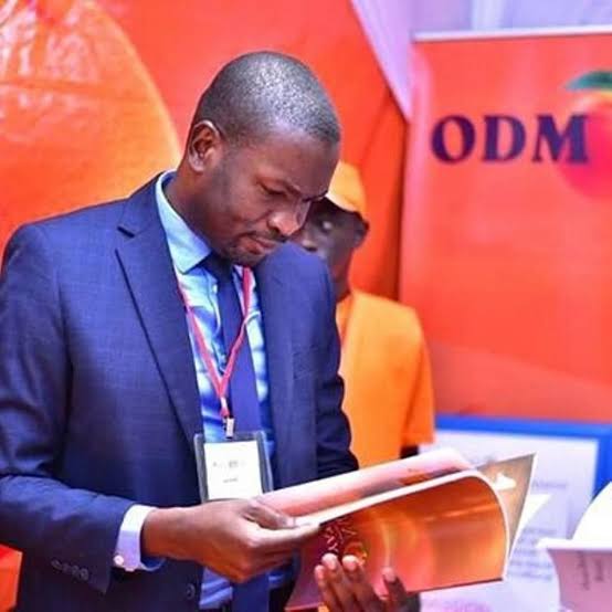 Mimi Ndio Sifuna, Kitabu ni Cha Baba Raila Odinga 🍊🍊