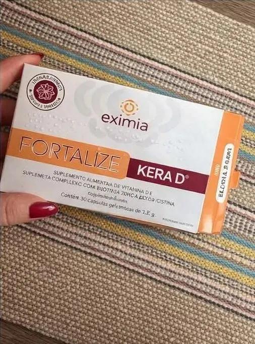 Daniela6071959's tweet photo. Fui na dermato porque meu cabelo estava caindo horrores e ela me receitou essa vitamina aqui. Gente, é surreal! O cabelo não só parou de cair como está nascendo um monte de fio novo. Sério, mudou minha vida! ✨ https://t.co/G22RjGSz74