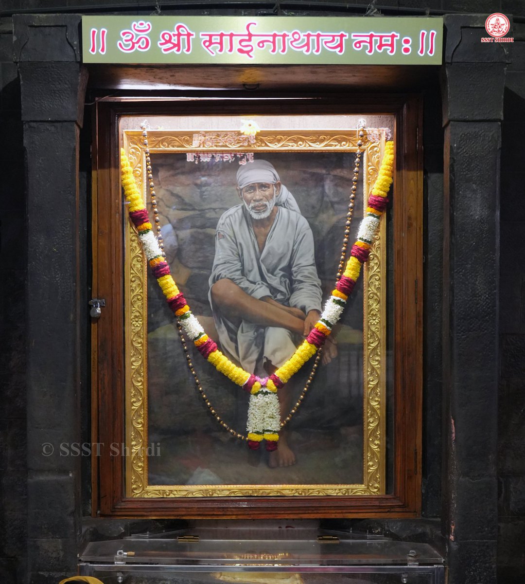 SSSTShirdi's tweet photo. *!! ॐ साई राम !!*
*श्री साईबाबा संस्थान विश्वस्त व्यवस्था,शिर्डी*
*!! ॐ Sai Ram !!*
*Shri Saibaba Sansthan Trust, Shirdi*
≈≈≈≈≈≈≈≈≈≈≈≈≈≈≈≈≈ 
*आरती :-धुपारती*
*बुधवार २५ फेब्रुवारी २०२६*  
*Aarti :-Dhooparti*
*Wednesday 25 February 2026* https://t.co/pmsxDMVx5M