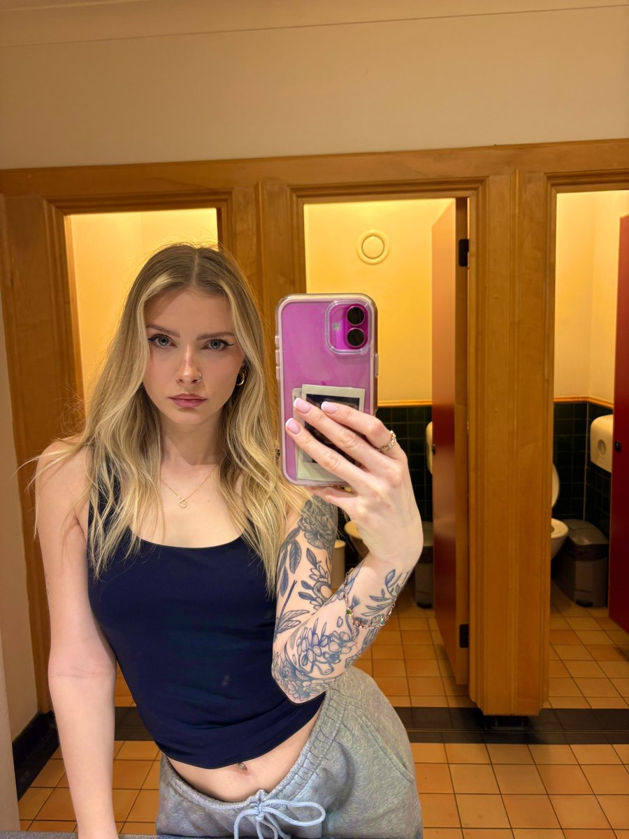 carlzplayz tweet media