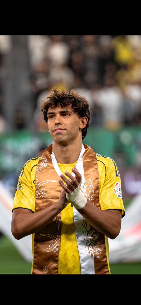 صار يعتمد على صناعه بدل من تسجيل 
هل سبب جيسوس 💛؟