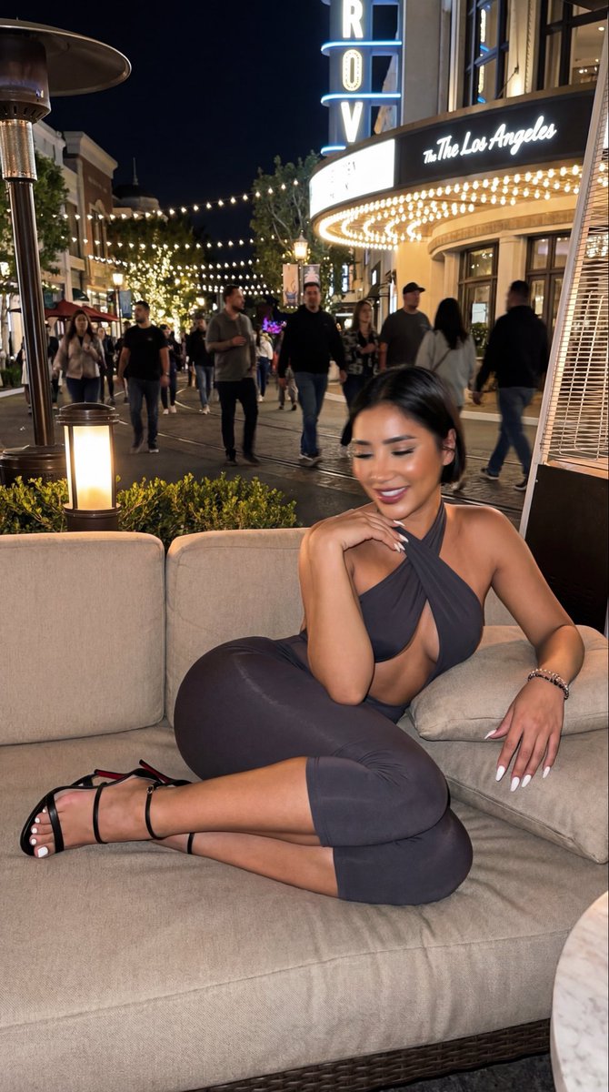 criollannabgo's tweet image. Dinner tastes better downtown. Heels on pavement, city lights flirting back 😏✨ Tampa night stroll into a main character dinner. #DateNight