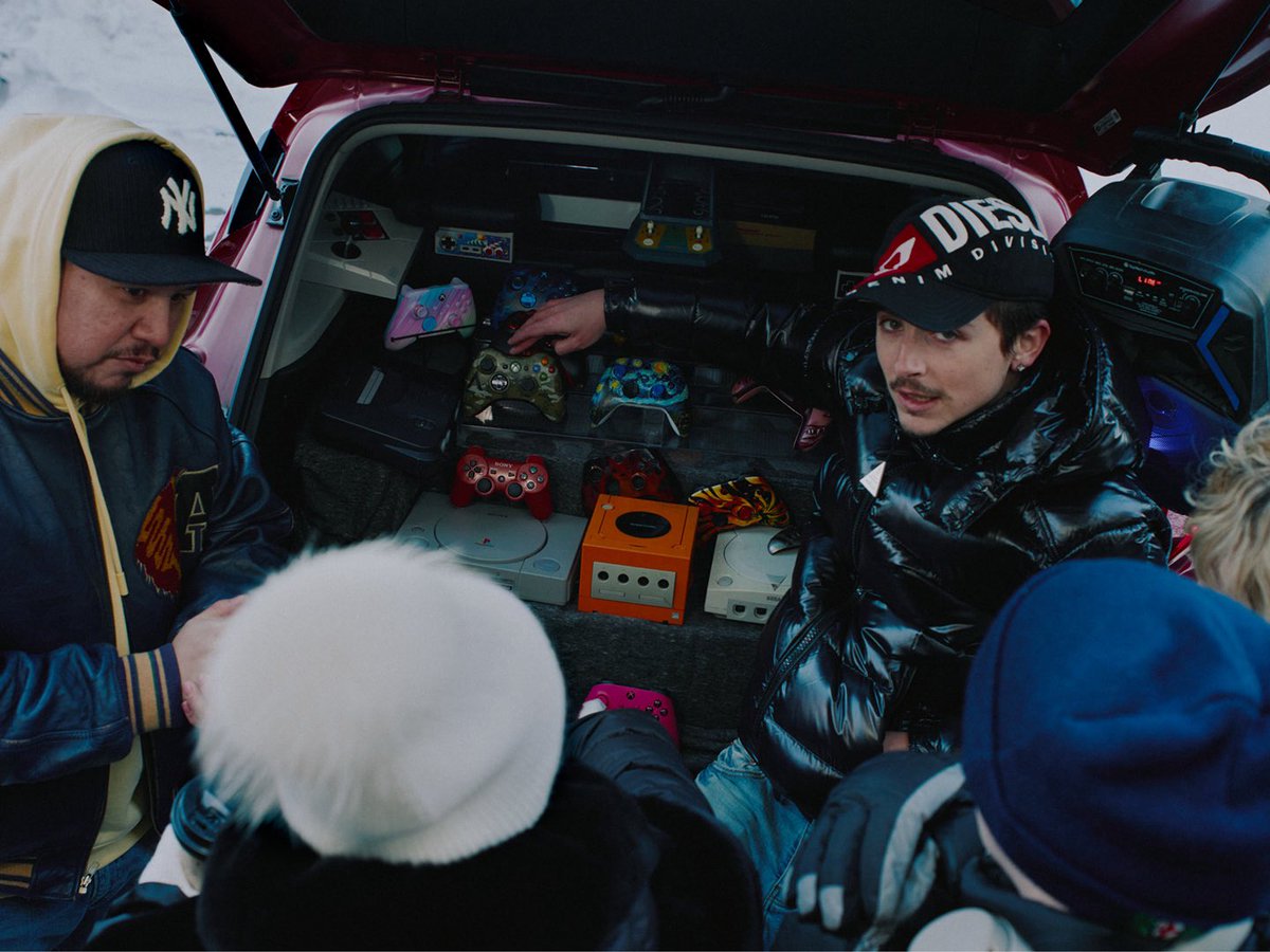 Timothée Chalamet references 'ModdedController360' for W