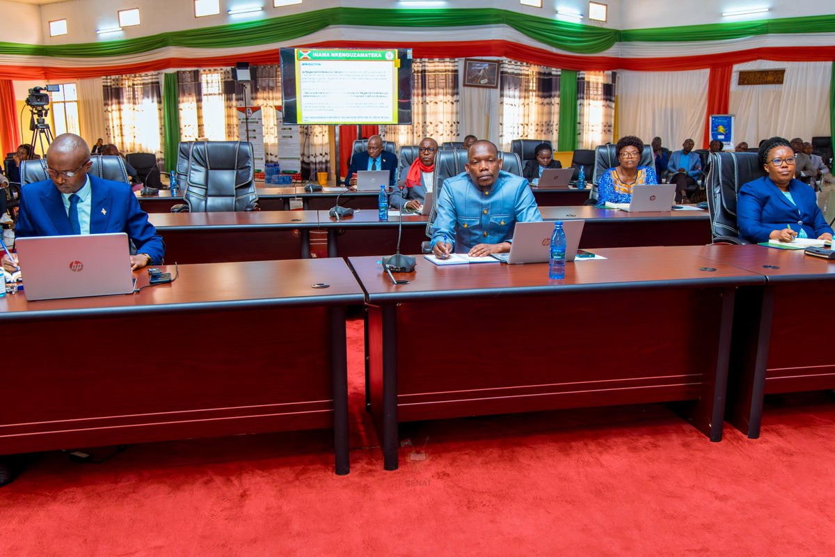 Burundi_senat's tweet photo. #Burundi: Dans le souci de renforcer la transparence, l'efficacité et la responsabilité au sein du @Burundi_senat, sous la houlette du Très Honorable Gervais NDIRAKOBUCA, Président de cette Institution, se tient, à @Gitega, un atelier de renforcement des capacités à l'endroit des sénateurs et certains membres du personnel de la Chambre haute du Parlement. 

Les thèmes présentés lors de cet atelier sont centrés sur le Règlement Intérieur du Sénat; le Statut du personnel du Parlement; les principes d'éthique et de déontologie; le Manuel des procédures administratives, comptables et financières et bien d'autres textes réglementaires.