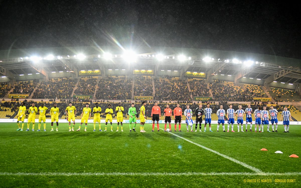 MatthieuGRZ's tweet photo. Les U19 du #PSG qui jouent actuellement en 1/8e de finale de la #YouthLeague face au @hjkhelsinki...

Superbe souvenir d'un rendez-vous avec les jeunes du #FCNantes à La Beaujoire, devant près de 12 500 supporters. C'était dingue ! 😍

Photo de l'excellent @Arnaud_Duret 📸 https://t.co/FvD4pg4EUJ