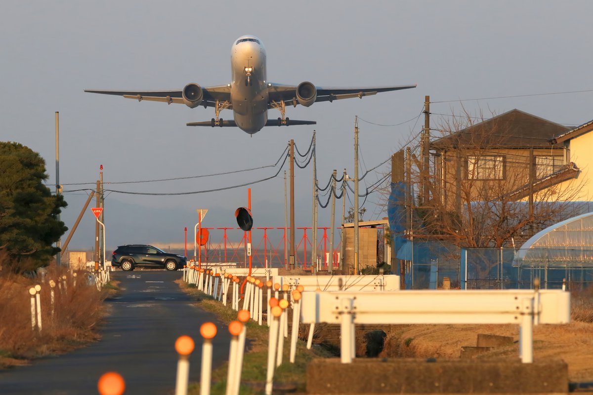 小道から767を撮影
出雲空港