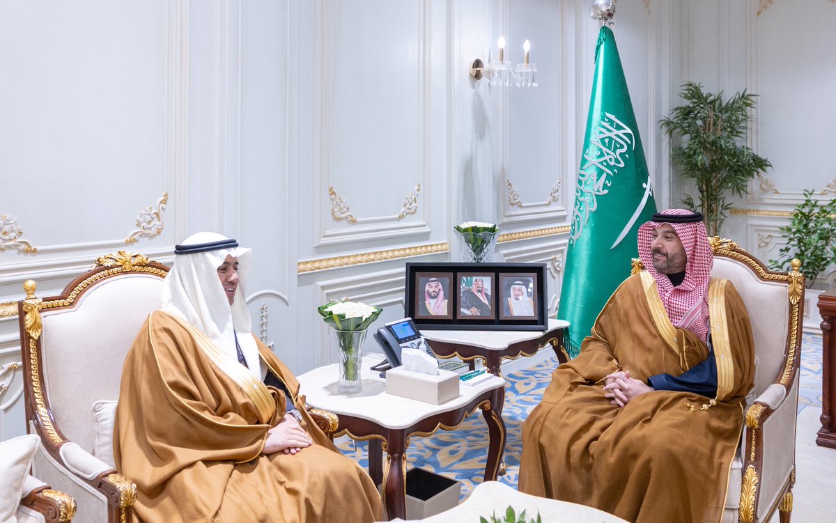 NorthborderSA's tweet photo. سمو 
#نائب_أمير_الحدود_الشمالية 
يستقبل رئيس الجامعة .

https://t.co/zYCj714Jlv https://t.co/ZeOkacbVii