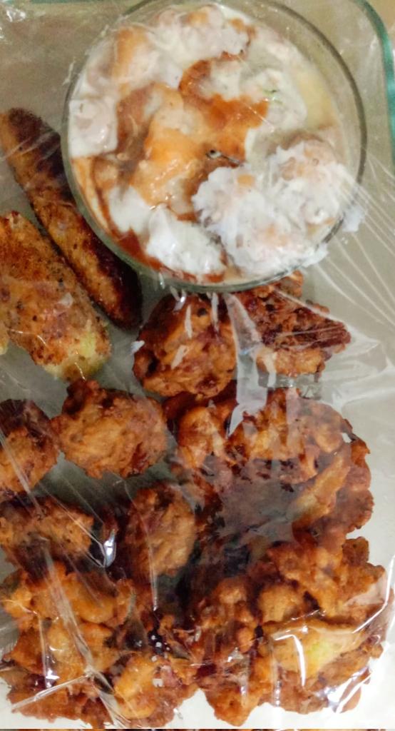 Mercy_4people's tweet photo. #neighbours when U have the sweetest #hamsayae 🙏🏽❣️🥰
#dahibhulay @seekhkebab #pakoray #allocutlets #friedchicken
🙏🏽🍀🧿❣️🤗 https://t.co/G6a22sUW8A