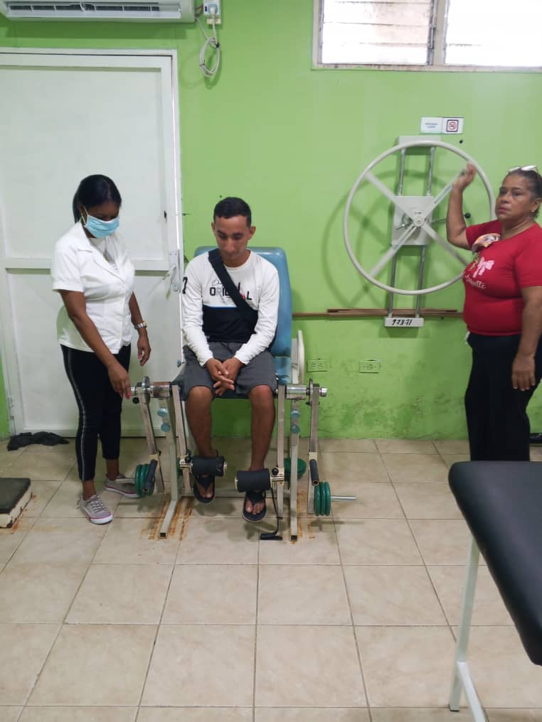 Delta Amacuro municipio Casacoima.
Sala de rehabilitación Eneida Borrero trabajo diario de nuestros licenciados.
#CubaCoopera 
#CubaPorLaSalud