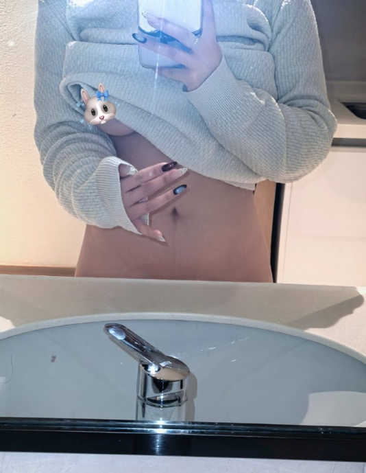 bebe71888's tweet photo. 继续秀美甲！好看好看！ https://t.co/YIhGmxc2hl