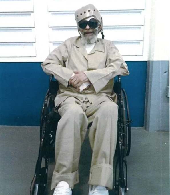 KarineOmry's tweet photo. CALL TO ACTION: #CharlesSonnyBurton is 75, in a wheelchair. He didn't pull the trigger and wasnโt even in the store when the victim was shot. Yet Alabama plans to execute him by nitrogen gas on March 12. Pls sign the petition to stop the execution: https://t.co/7laXai9qoJ https://t.co/kNuDzk0dZZ