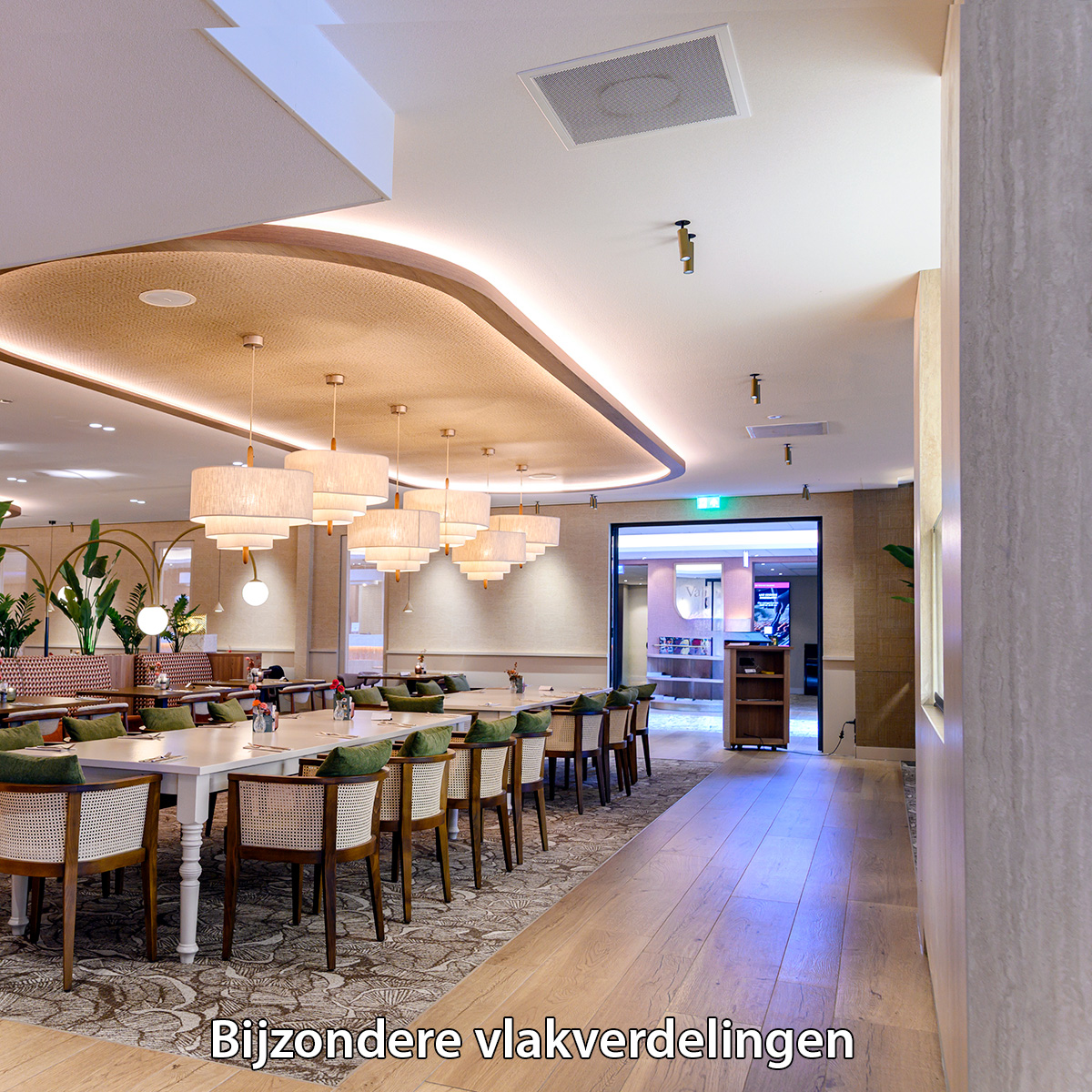 Eerste Echo Acoustic plafond bij Van der Valk

De hotel-horecaketen Van der Valk koos voor het eerst een Echo Acoustic plafond voor de nieuwe vestiging in Nieuwerkerk aan den IJssel. Een vlak wit plafond, dat tegelijk de rumoerigheid wist te dempen.

mebest.nl/2026/02/25/eer…