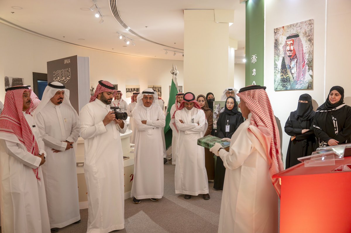 سعدتُ بتدشين معرض: أصول الخيل الذي تقيمه <a href="/KAPLibrary/">مكتبة الملك عبدالعزيز العامة</a> والذي يُعدُّ معرضًا نوعيًّا متخصّصًا للخيل والفروسية، وذلك بمناسبة احتفاء المملكة بـ #يوم_التأسيس ، كما سعدتُ بعرض المخطوطة الأصلية: ( أصول الخيل العربية في مخطوطة عباس باشا الأول ) وهي من أندر المخطوطات أو المصادر التي اقتنتها