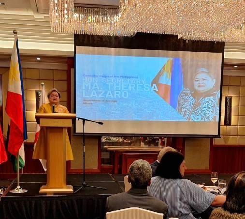SecLazaro's tweet photo. Engaged the Consular Corps, led by Dean Agnes Huibonhoa, in dialogue on ASEAN Chairship priorities, including peace and stability in the South China Sea, &amp; strengthening partnerships that create opportunities for PH 🇵🇭 , with members of the Diplomatic Corps also present. https://t.co/kLFvx7xipK
