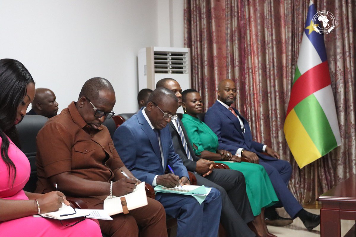 AfCFTA's tweet photo. H.E. Wamkele Mene is on a two-day official visit to the Central African Republic, where he met with Prime Minister H.E. Félix Moloua to discuss AfCFTA implementation progress.

With 50 State Parties having ratified the Agreement and 26 countries gazetting tariff offers, the Central African Republic’s next key step is the gazetting of its tariff offers to enable full participation in the AfCFTA market.

The meeting also highlighted CAR’s comparative advantages, economic diversification priorities, and opportunities for industrial development through instruments such as the AfCFTA Adjustment Fund. The visit includes engagements with government, private sector, women, and youth.

#AfCFTA #RegionalIntegration #Trade #WomenInTrade #YouthEntrepreneurship