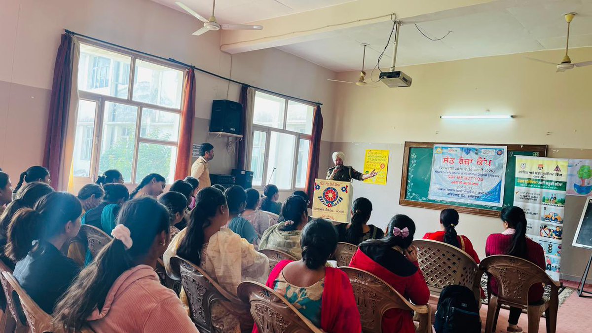 SangrurPolice's tweet photo. 🚦Traffic Education Cell of #SangrurPolice organized a seminar at Akal Degree College for Women, Vill. Fatehgarh Chhana to educate the students & staff about traffic rules, #RoadSafety, #DrugAbuse and #Helplines 112 & 1930
#TrafficAwareness #FollowTrafficRules https://t.co/cXsfJpQ1qY