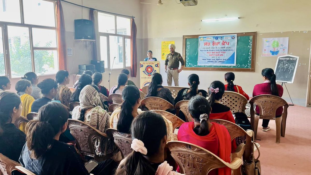SangrurPolice's tweet photo. 🚦Traffic Education Cell of #SangrurPolice organized a seminar at Akal Degree College for Women, Vill. Fatehgarh Chhana to educate the students & staff about traffic rules, #RoadSafety, #DrugAbuse and #Helplines 112 & 1930
#TrafficAwareness #FollowTrafficRules https://t.co/cXsfJpQ1qY