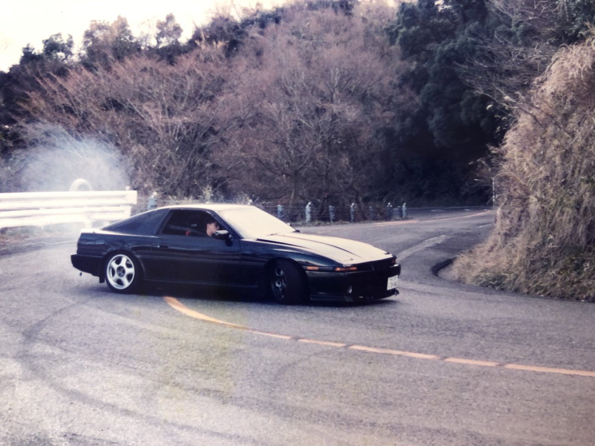 #30年以上前のカッコイイクルマを貼る
平成2年式JZA70スープラ2.5R👍
やっぱリトラの車はカッコイイわぁ