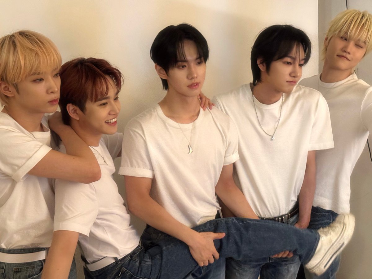 MCND_official tweet media