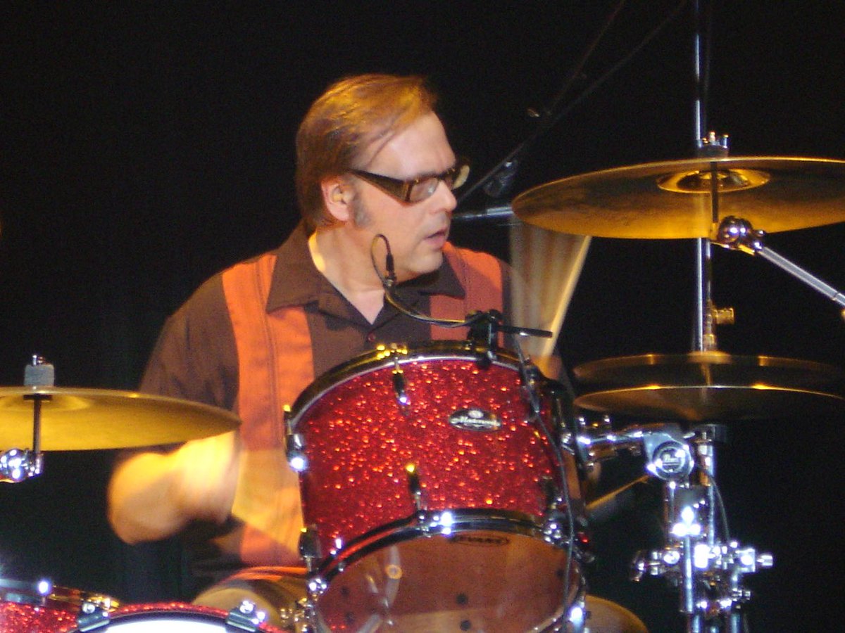 WadeJo8's tweet photo. Happy birthday Dennis Diken #Smithereens https://t.co/YoxXkwaNNk