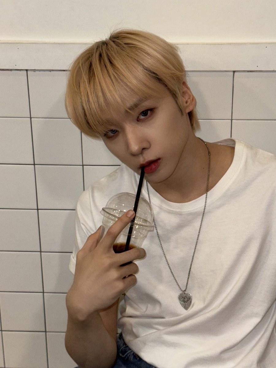 McndOfficial_'s tweet photo. [👑]
🚶‍♂️🚶‍♀️

#MCND #엠씨엔디 
#Castle_J #캐슬제이 https://t.co/uuZW0iztWd