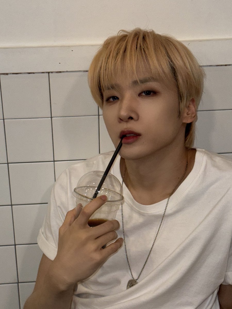 McndOfficial_'s tweet photo. [👑]
🚶‍♂️🚶‍♀️

#MCND #엠씨엔디 
#Castle_J #캐슬제이 https://t.co/uuZW0iztWd