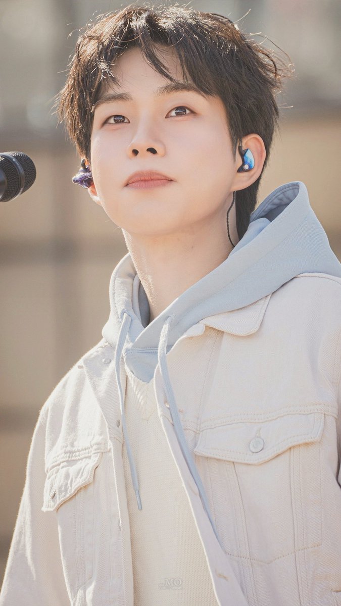 _모먼트 tweet media