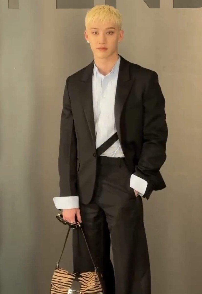 skzluna8's tweet image. so they dressed chan from the new women collaction...oh chan the diva you are 

#BangChanxMFW25 
#BangChanxFENDI