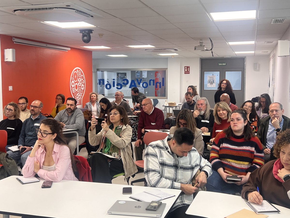 infouex's tweet photo. 🌍🤝 La Universidad de Extremadura y AEXCID impulsan nuevas alianzas de investigación para la cooperación al desarrollo
 @CooperasUex 

📍 II edición del #InnovationLab #UEx @AEXCID_ 

✅https://t.co/20naqaWIke

🎥 https://t.co/F2NljRAgAf https://t.co/PVHGldx2KD