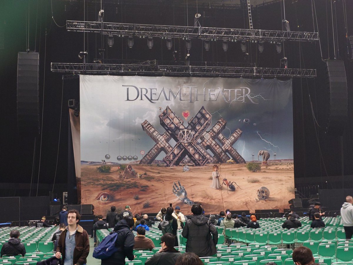 naoshi6969's tweet photo. 3年ぶりのDreamTheaterのLIVE🤘
やっぱりポートノイのドラムは凄すぎました🤩サイコーだった✨
#DreamTheater 
#日本武道館 https://t.co/LTRcuH4HpK