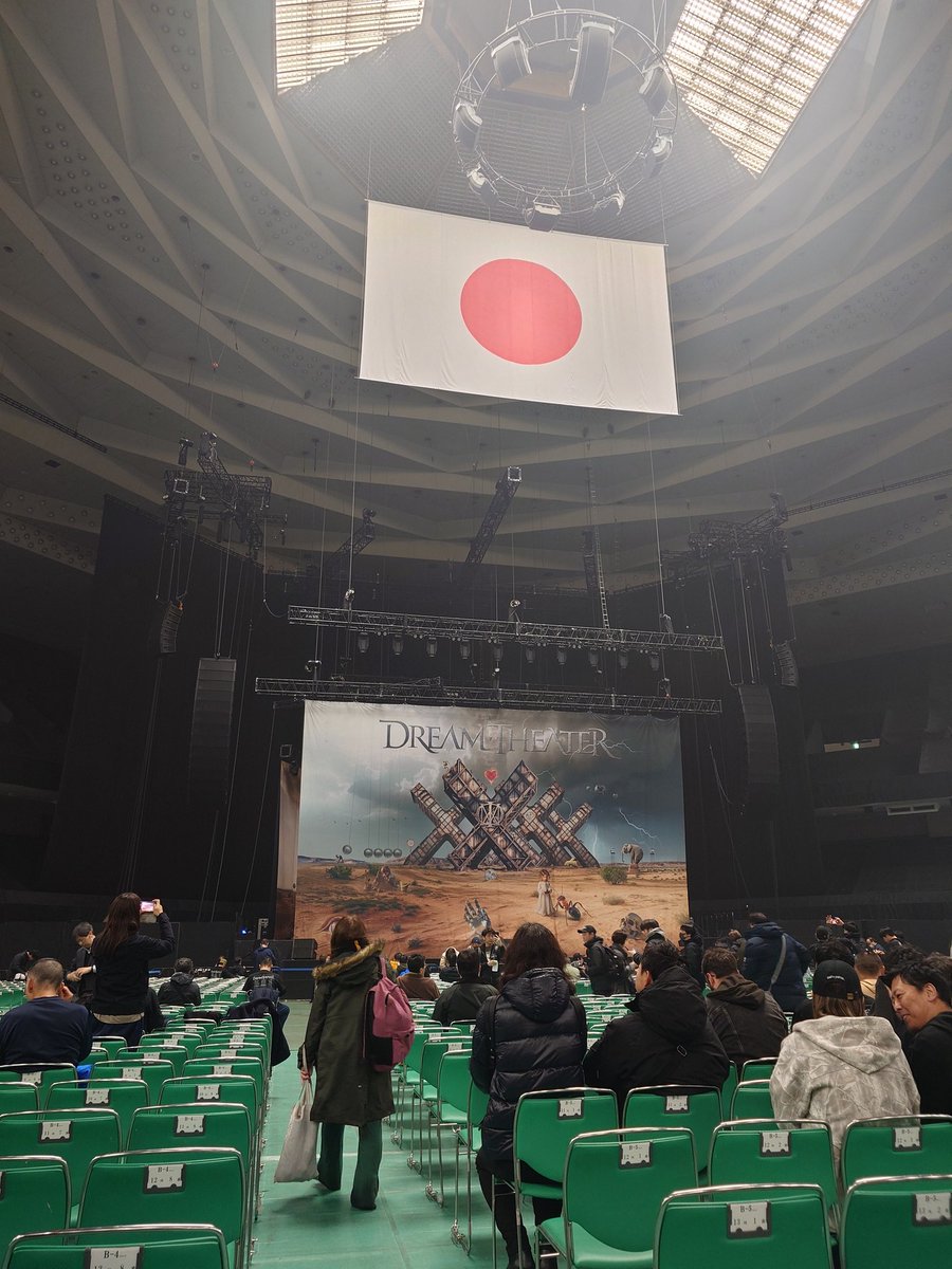 naoshi6969's tweet photo. 3年ぶりのDreamTheaterのLIVE🤘
やっぱりポートノイのドラムは凄すぎました🤩サイコーだった✨
#DreamTheater 
#日本武道館 https://t.co/LTRcuH4HpK