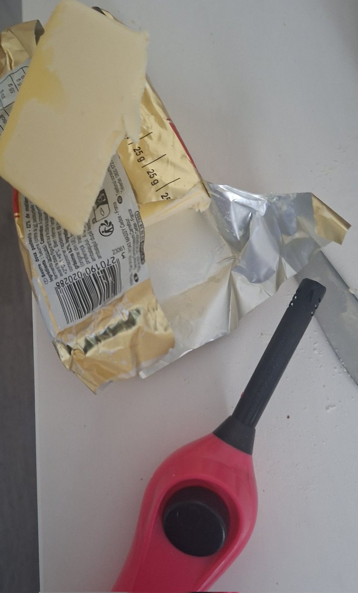 J'ai pas de micro-ondes donc on va chauffer le beurre à l'ancienne